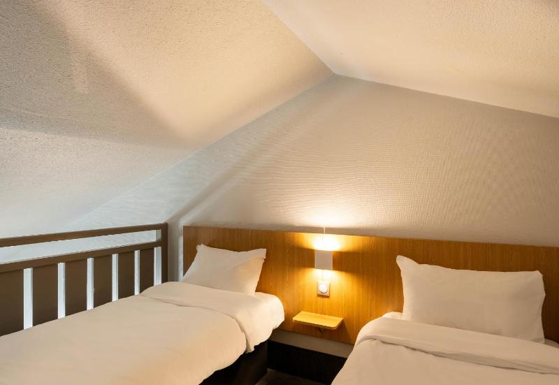 Quadruple Room image 4