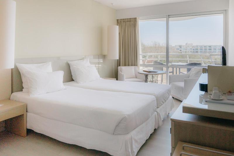Double or Twin Room image 3