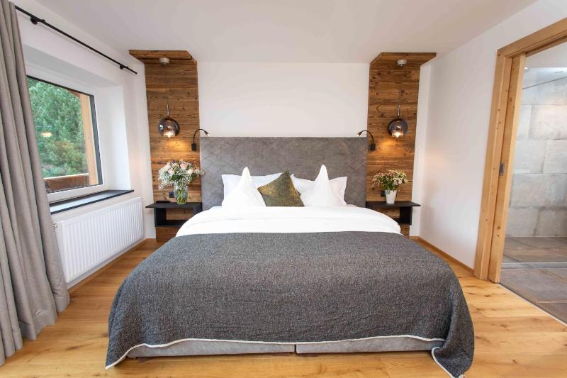 Deluxe Double or Twin Room image 4