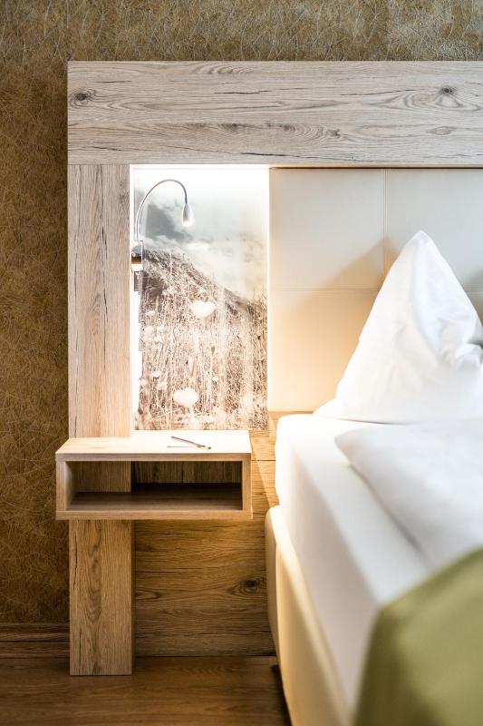 Double Room with Lake View image 3