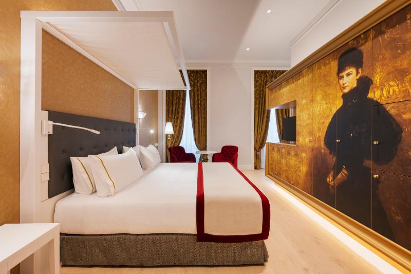 Superior Double or Twin Room image 4