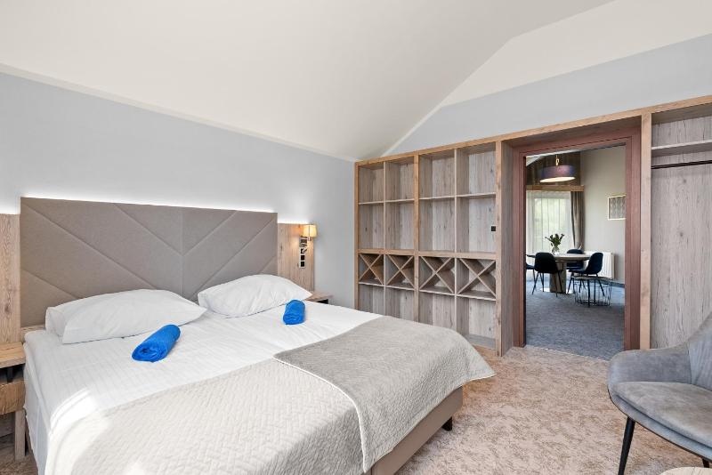 Apartment with Mountain View image 1