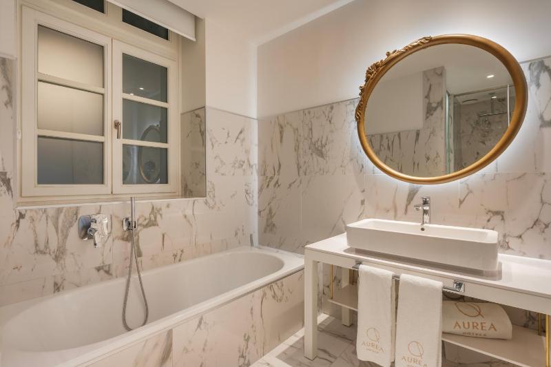 Junior Suite image 2