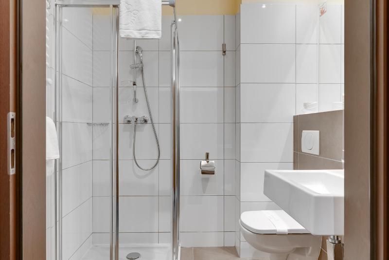 Standard Twin Room (2-3 Adults) image 3