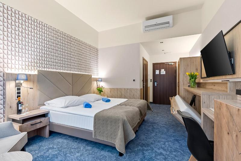 Standard Twin Room (2-3 Adults) image 4