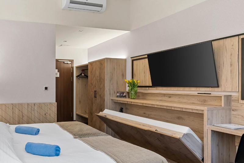Standard Twin Room (2-3 Adults) image 2