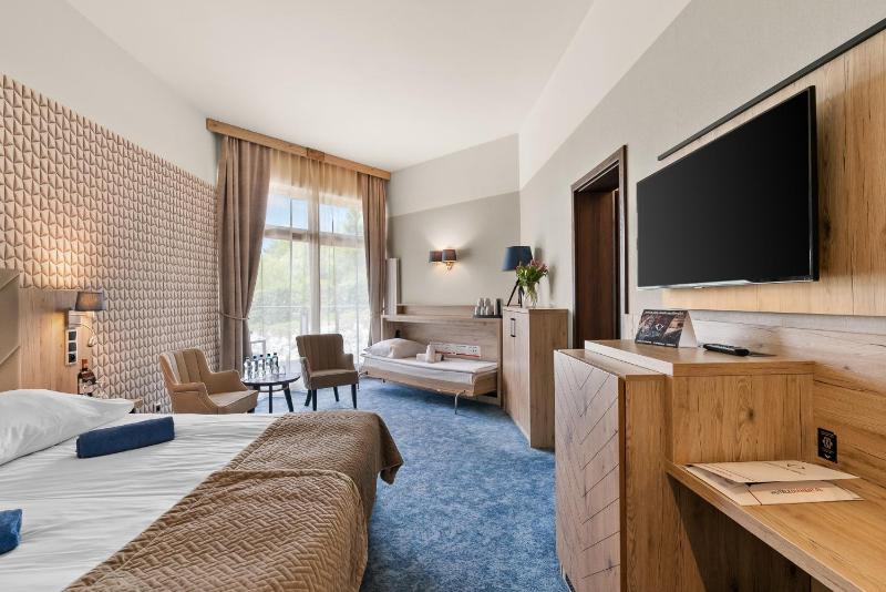 Superior Family Room image 1