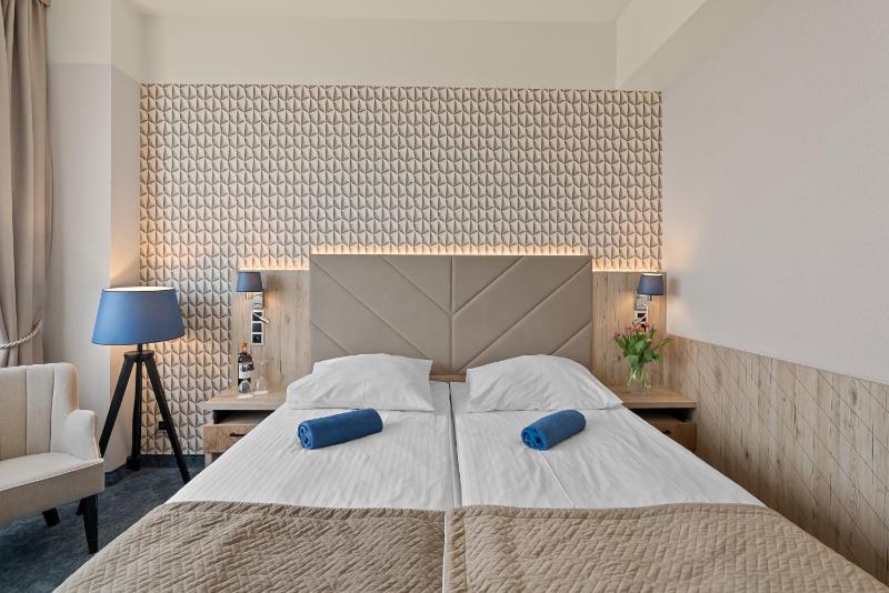 Twin Room with Mountain View image 2
