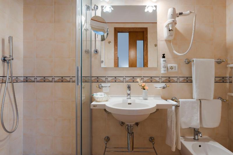 Double or Twin Room with Sea View image 4