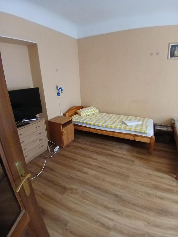 Family Room with Shower image 1