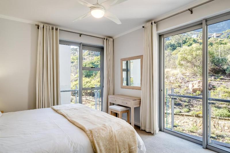 Secure Supreme Artistic Sea View 3bed Sunset Loft - image 10