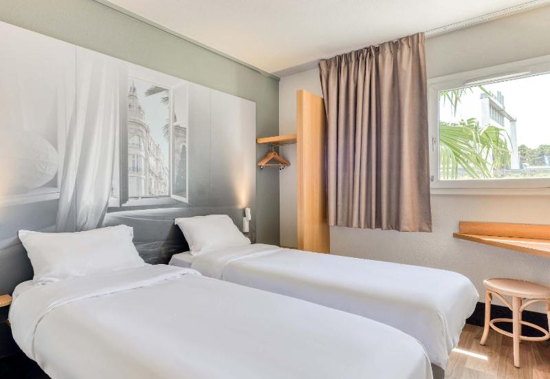 Twin Room image 1