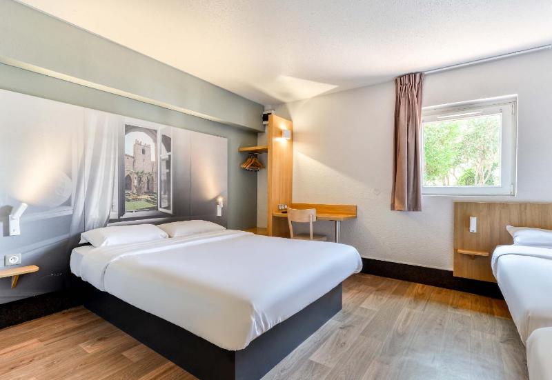 Quadruple Room image 3