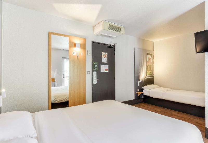 Triple Room image 3