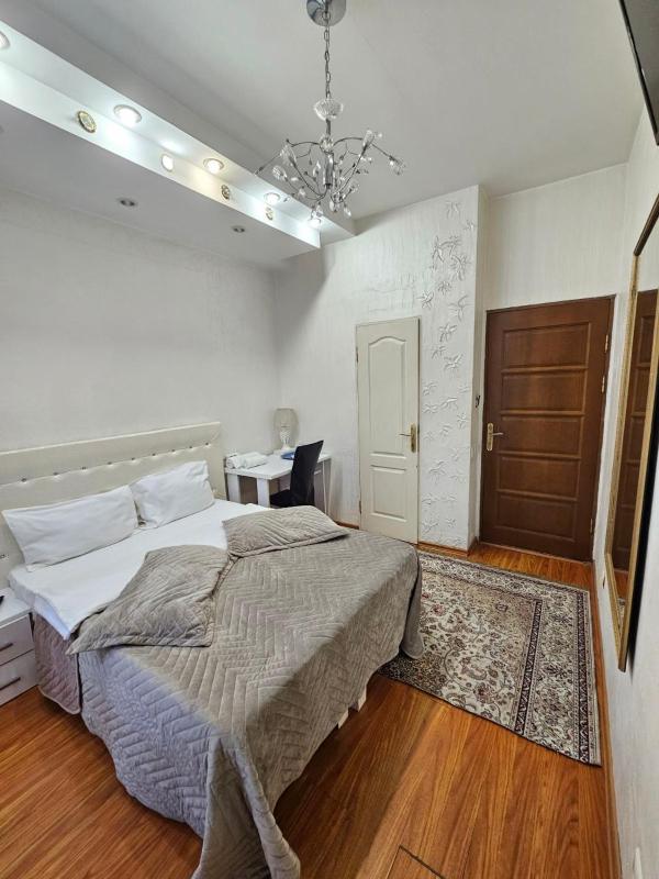 Small Double Room image 3
