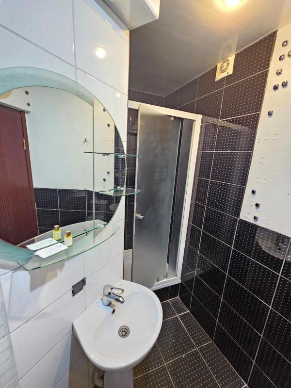 Standard Double Room image 3