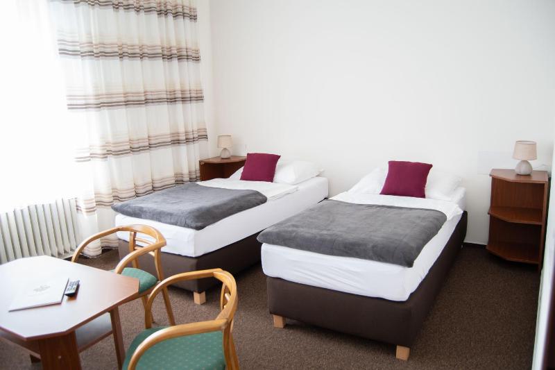 Standard Triple Room image 2