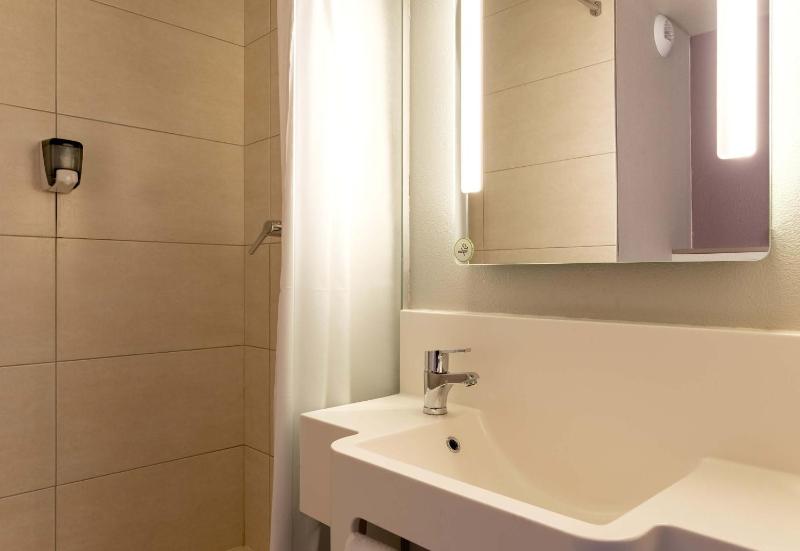 Double Room image 3