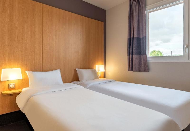 Twin Room image 1