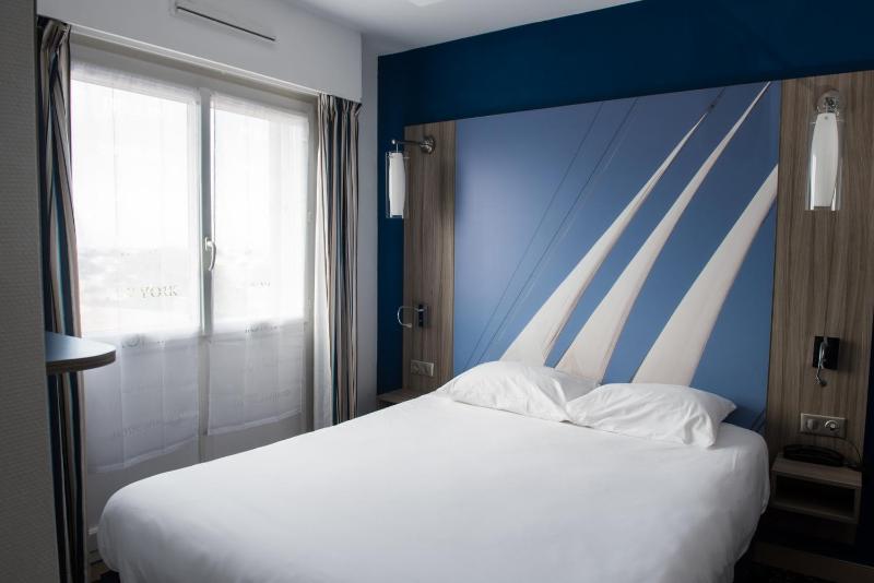 Standard Room with 1 Double Bed image 3