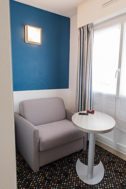 Standard Double Room with Sofa Bed image 4