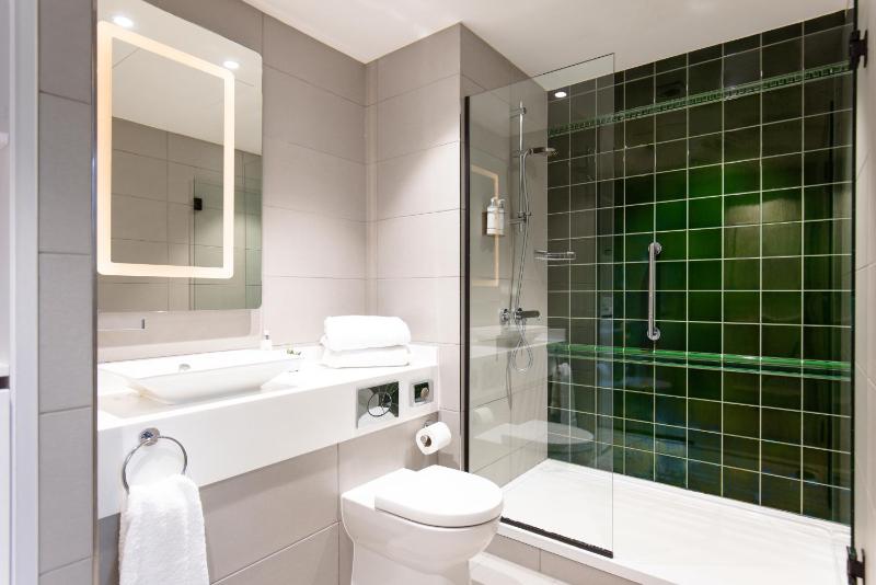 Open Plan One Bedroom Apartment image 2