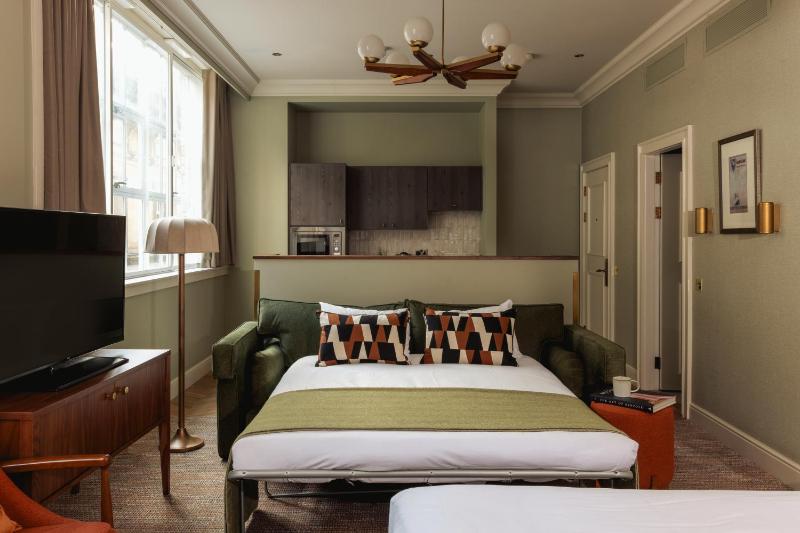 Open Plan One Bedroom Apartment image 1