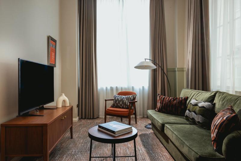 One-Bedroom Apartment image 4