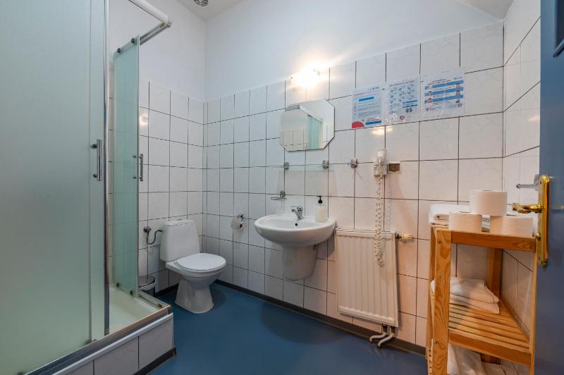 Twin Room image 2