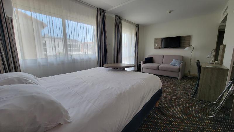 Standard Family Double Suite with Sofa Bed image 3
