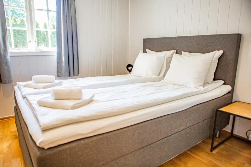 Double Room with Bathroom image 2