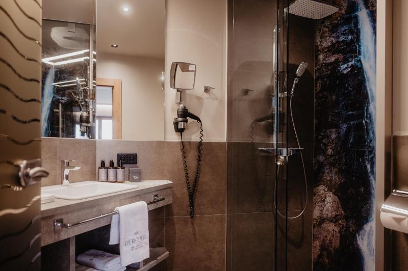 Double Room Deluxe image 4