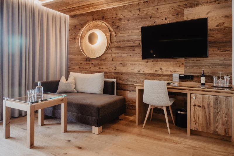 Double Room Deluxe image 3