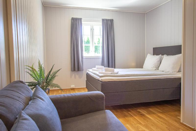 Double Room with Bathroom image 4