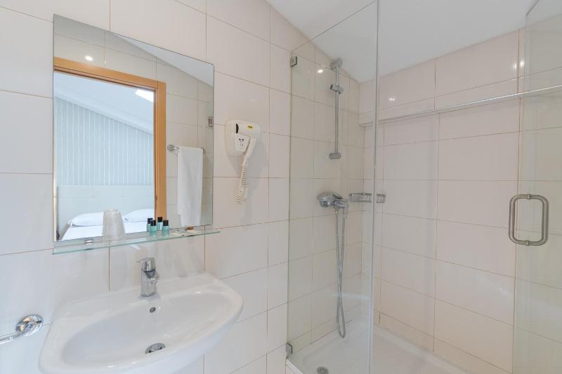 Double or Twin Room image 2