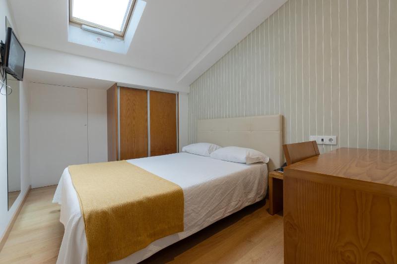 Double or Twin Room image 4