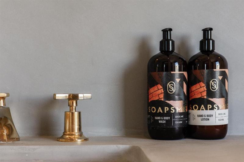 Superior King Corner Room image 4