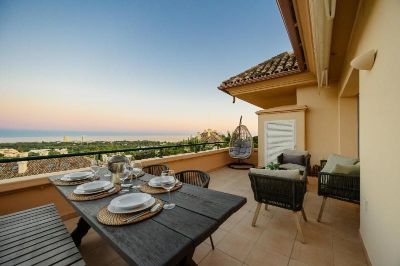 Apartment with large private terrace and panoramic sea views in Elviria Hills Marbella - image 46