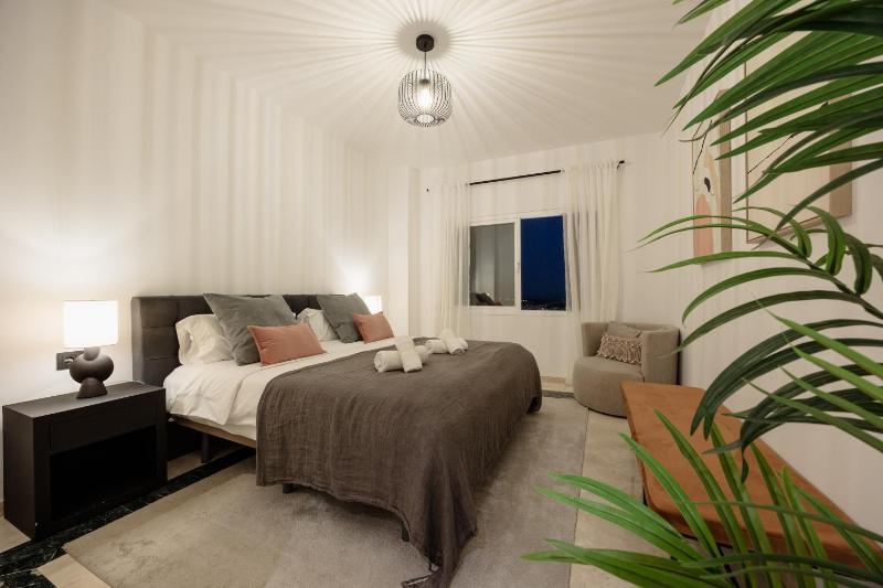 Apartment with large private terrace and panoramic sea views in Elviria Hills Marbella - image 23