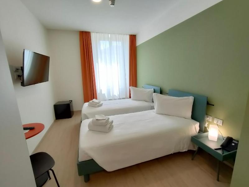 Double or Twin Room image 3
