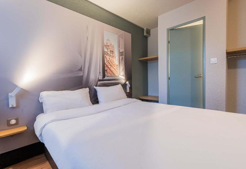 Double Room image 3