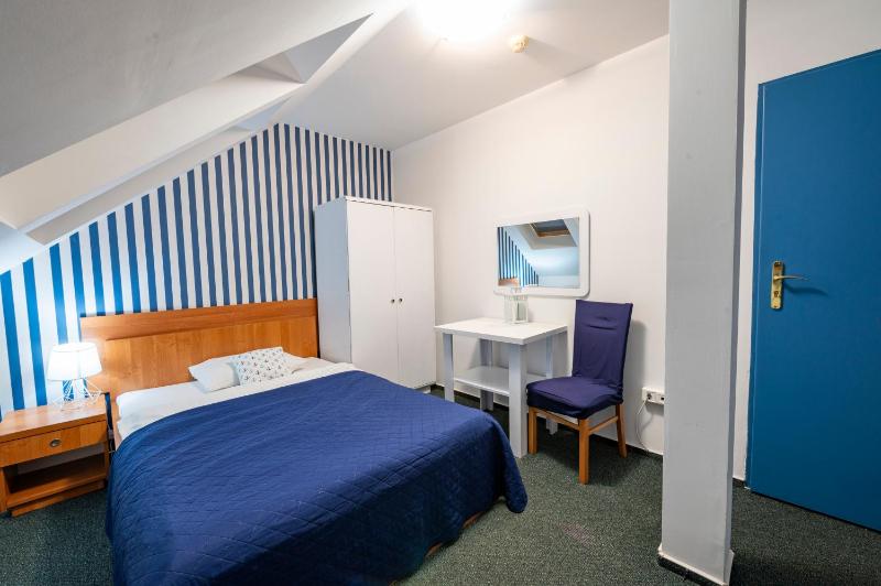 Single Room image 3