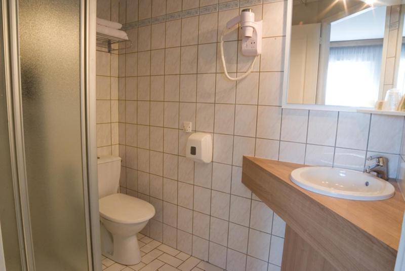 Standard Double Room image 3
