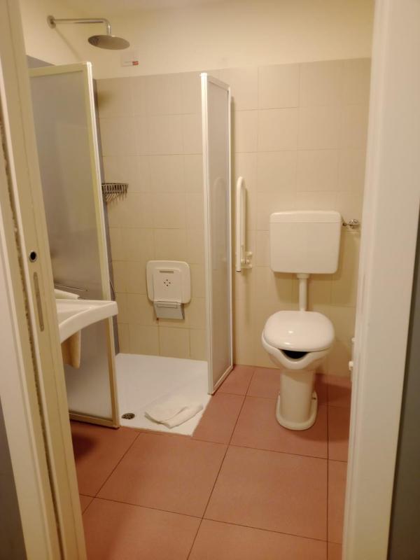 Single Room - Disability Access image 4