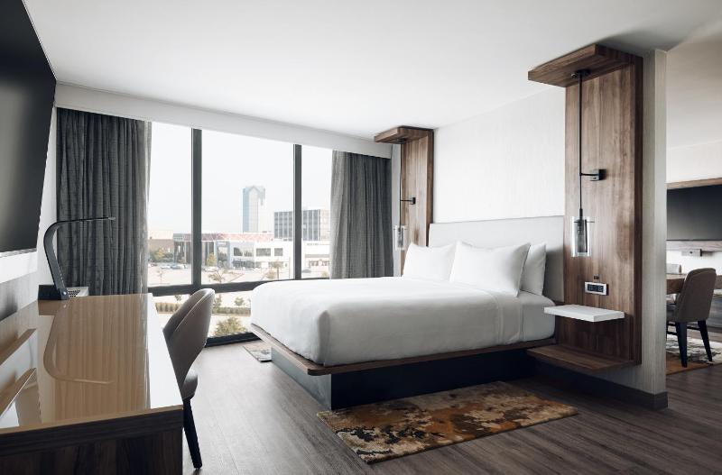 King Room with Roll-In Shower - Mobility and Hearing Accessible image 3