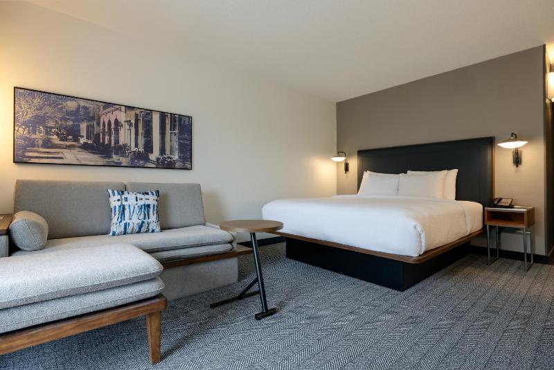 King Room with Sofa Bed image 2
