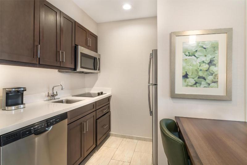 One-Bedroom King Suite - Non-Smoking image 3