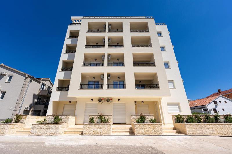 Millennium Apartments Budva - image 11