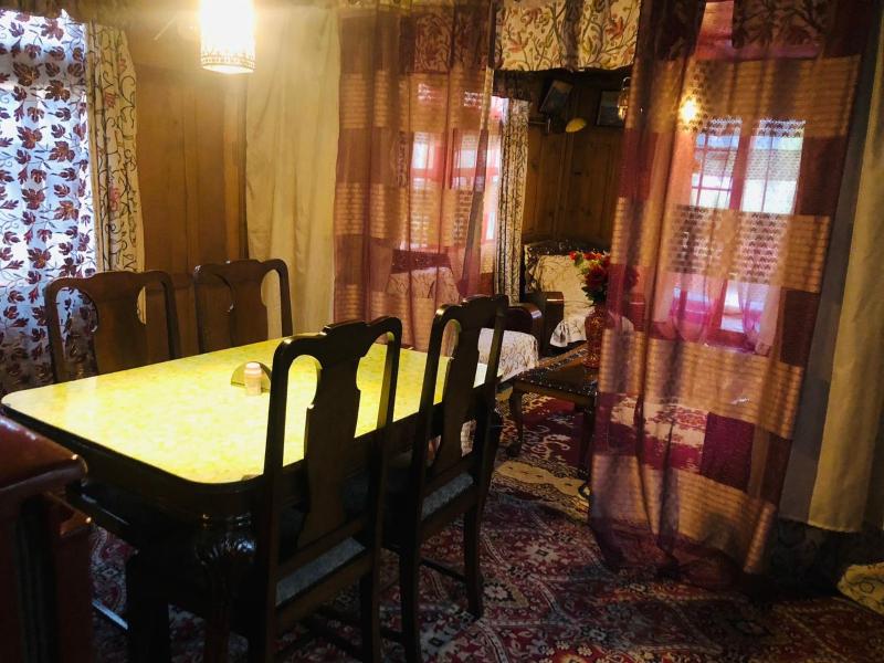 Budshah Palace Houseboat - image 2