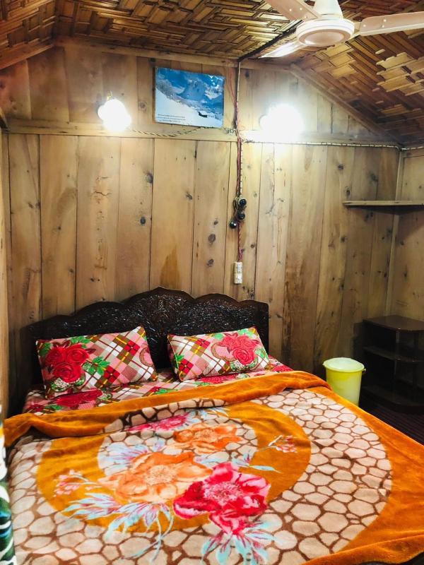 Budshah Palace Houseboat - image 9